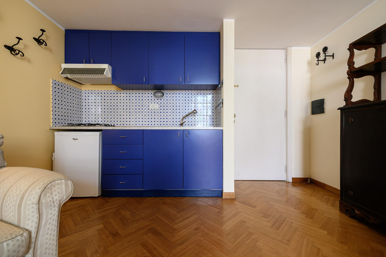 Room 4, Via Tasso 69, Napoli