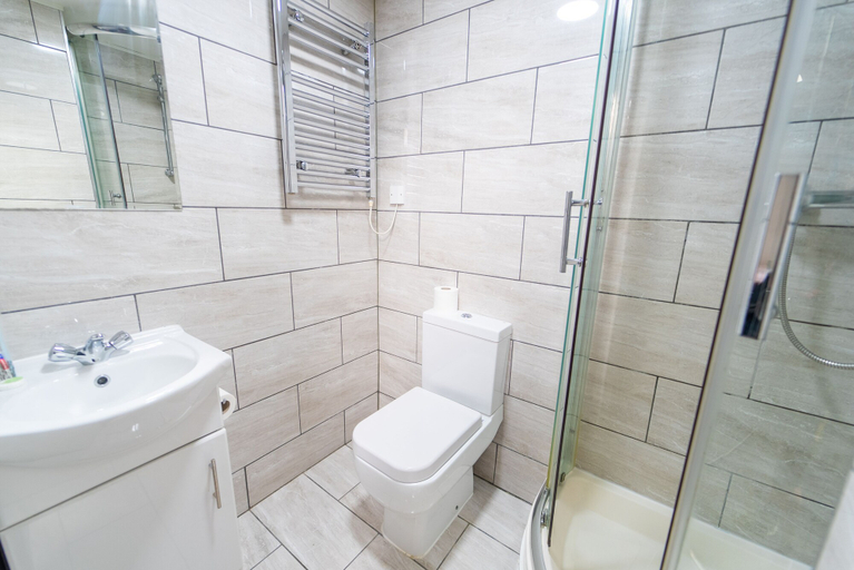 Bathroom 3, Remarkable 1-bed Studio in Birmingham, Birmingham