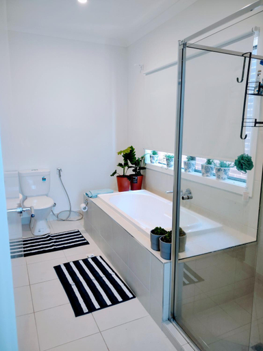 Bathroom 2, Tarneit Treat, Melbourne