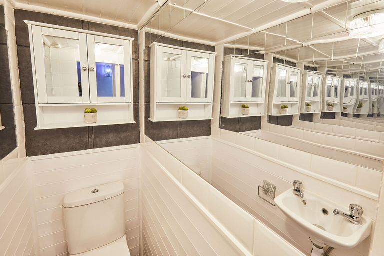 Bathroom, Host Stay Harbour Mist Cottage, North Yorkshire