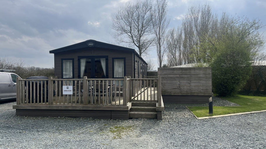 Exterior & Views 2, Immaculate 3-bed Lodge in Out Rawcliffe, Lancashire