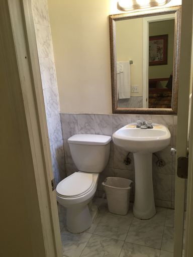 Bathroom 4, Crown Inn, Broward