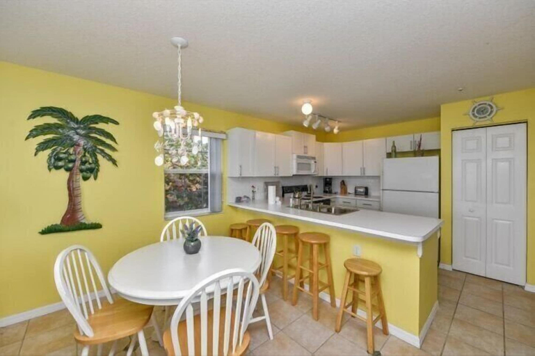 Private kitchen 2, Gulf Breeze B 2 Bedroom Condo by RedAwning, Manatee