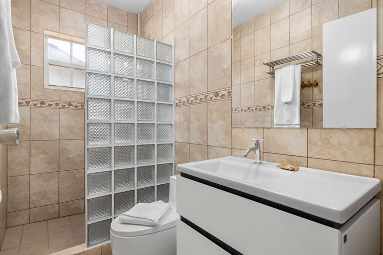 Bathroom 4, Cute Cozy 3BR Great Location