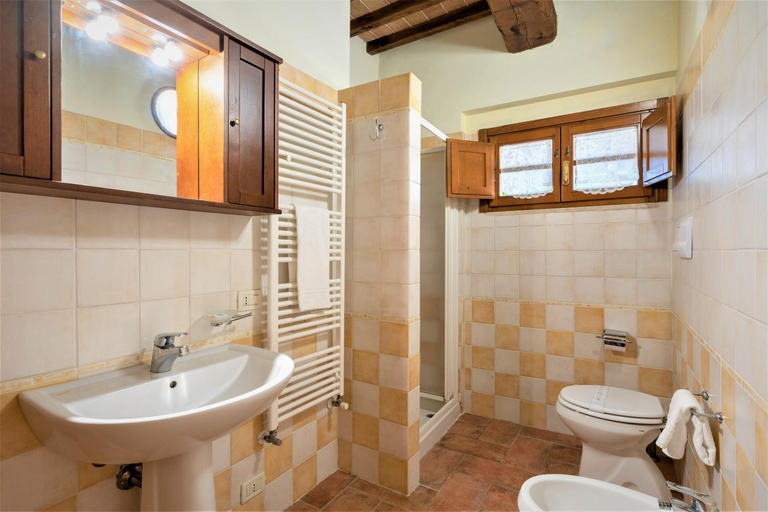 Bathroom 3, Bazzani Apartments, Siena