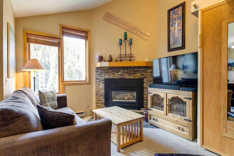 Others 1, Winter Park Ski-In/Ski-Out Condo w/ Mountain Views, Grand