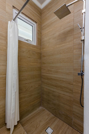 Bathroom 3, 3BR Home w Pool in Downtown 5min Walk 2 Beach