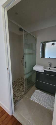 Bathroom 3, La Maison Partagee d'Arlac, Gironde