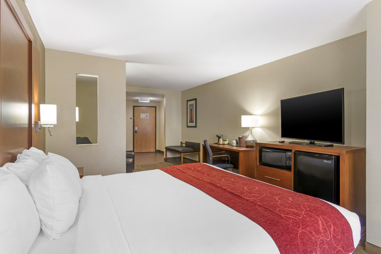 Bedroom 3, Comfort Suites Brunswick, Glynn