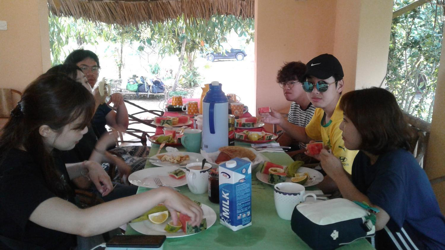 Food & Drinks 4, Magharibi House, Kaskazini 'A'