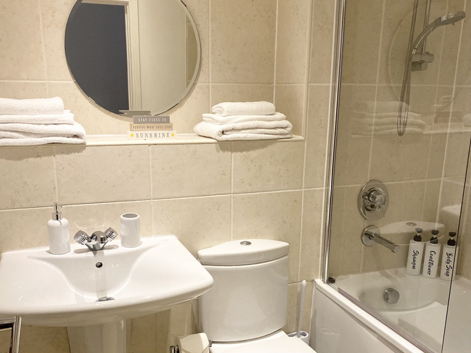 Bathroom, Captivating 1bed Citycentre Apartment With Parking, Newcastle upon Tyne