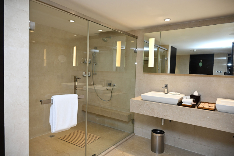 Bedroom 5, The LaLiT New Delhi, West
