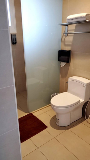 Bathroom 3, Railway House, Taitung