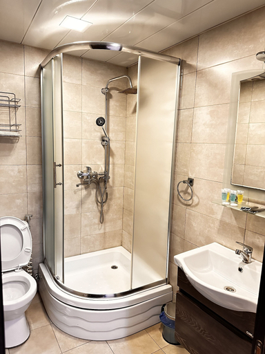 Bathroom 3, Old Castello Hotel And Sheesha Cafe, Tbilisi