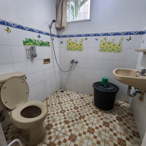 bathroom 6