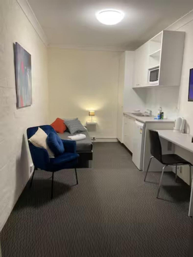 Others 5, Falcon Lodge, Sydney