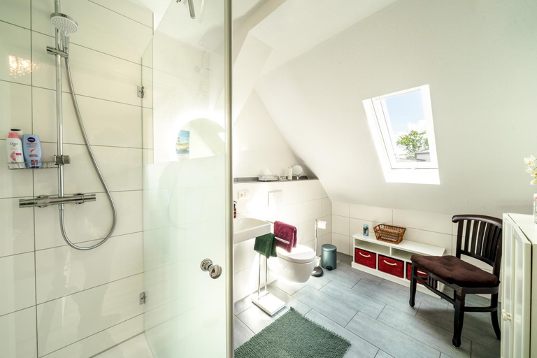 Bathroom 3, Apartment & Junior-Suite Schloßstraße am Park, Region Hannover