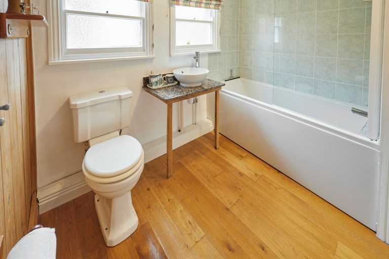 Bathroom 4, Host Stay Hampdon Cottage, Redcar and Cleveland