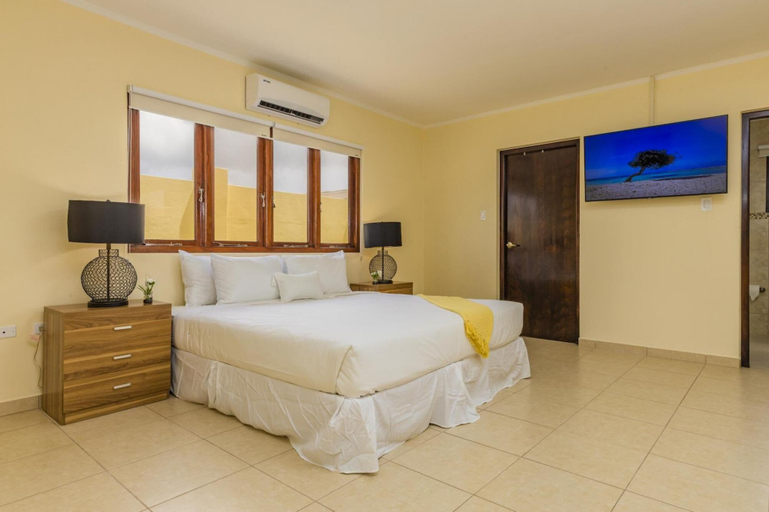Bedroom 3, Remodeled 3BR w Private Pool Close to Palmbeach