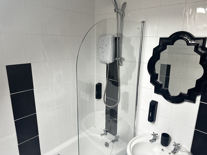 Bathroom 4, The Sandgate New Immaculate 1-bed Apartment in Ayr, South Ayrshire