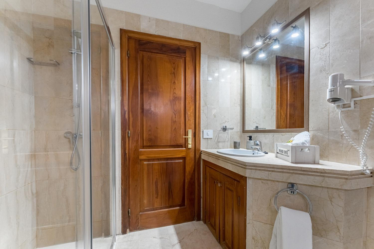 Bathroom 4, Ska Olivina ApartHotel, Santa Cruz de Tenerife