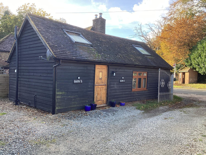 Others 3, Barn 6, Kent