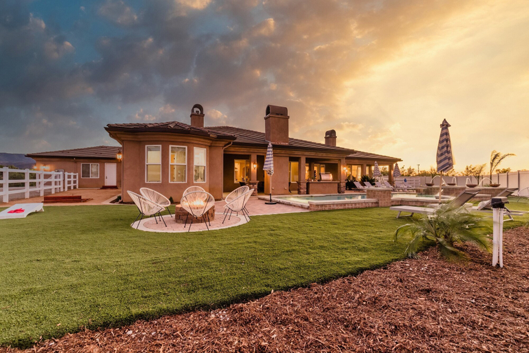 Exterior & Views
