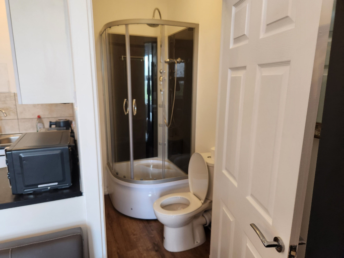 Bathroom, 1 Bed Flat - Sleeps 3 - Parking - Wifi, Kent