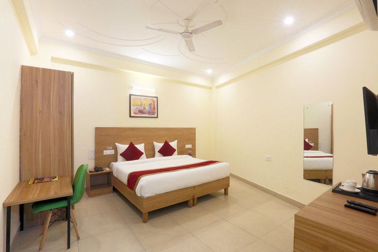 Bedroom 2, Hotel Lemon Suites & Banquet Noida Sector 62, Gautam Buddha Nagar