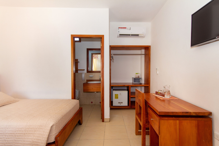 Bedroom 4, Hotel Fiesta, Santa Cruz