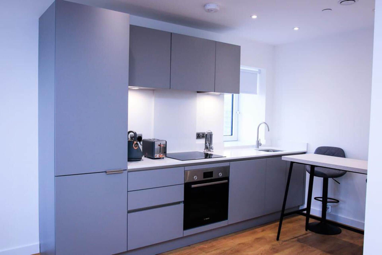 Others 5, Thout Seaview Luxury Apartment, London