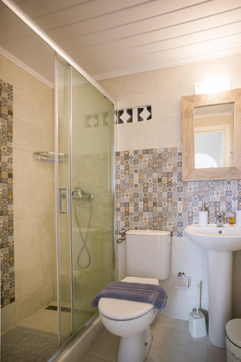 Shower 4, Fotini's House, Ionian Islands