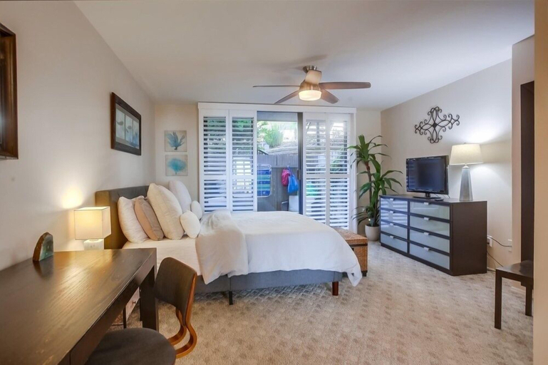 Room 3, Oceanfront 1 bedroom, Pool, Spa, Beach Access by RedAwning, San Diego