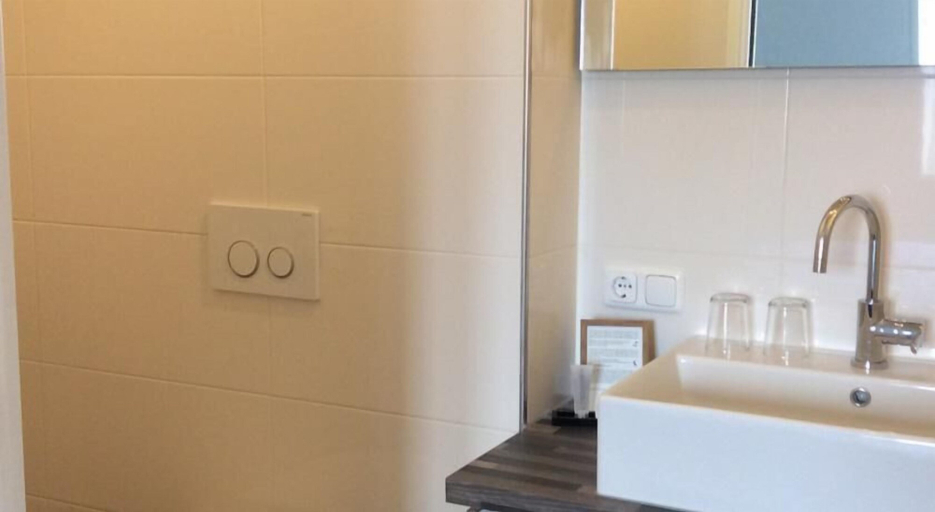 Bathroom 4, Hotel Termunterzijl, Delfzijl