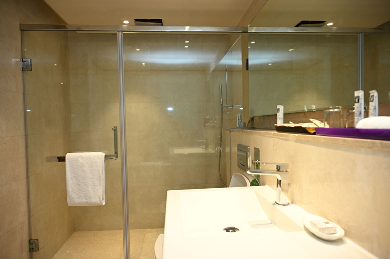 Bathroom 23