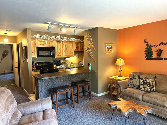 Living area 3, Fawn Valley Inn: 284 1 Bedroom Condo, Larimer