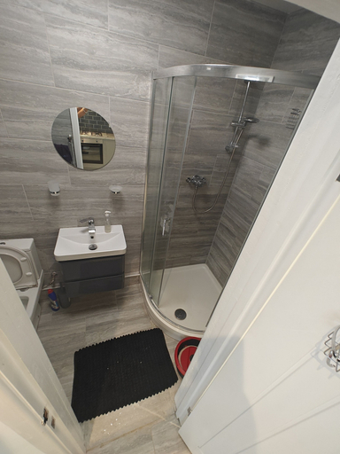 Bathroom 3, 4-bed House in Southampton Ideal For Contractors, Southampton