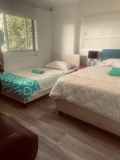 Bedroom 2, YnY Guest house, Waterford West