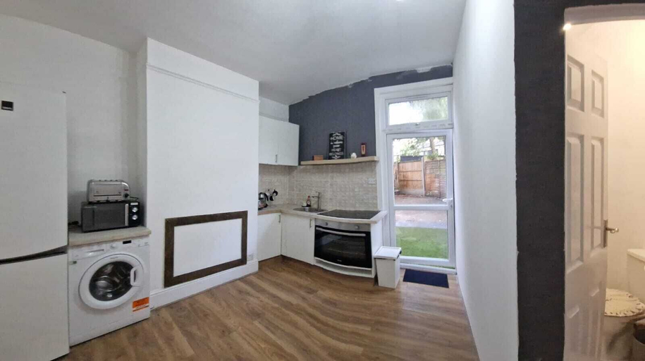 Others 4, 1 Bed Flat - Sleeps 2 - Pets - Parking - Wifi, London