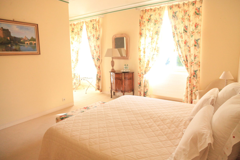 Bedroom 2, Château Sénailhac, Gironde