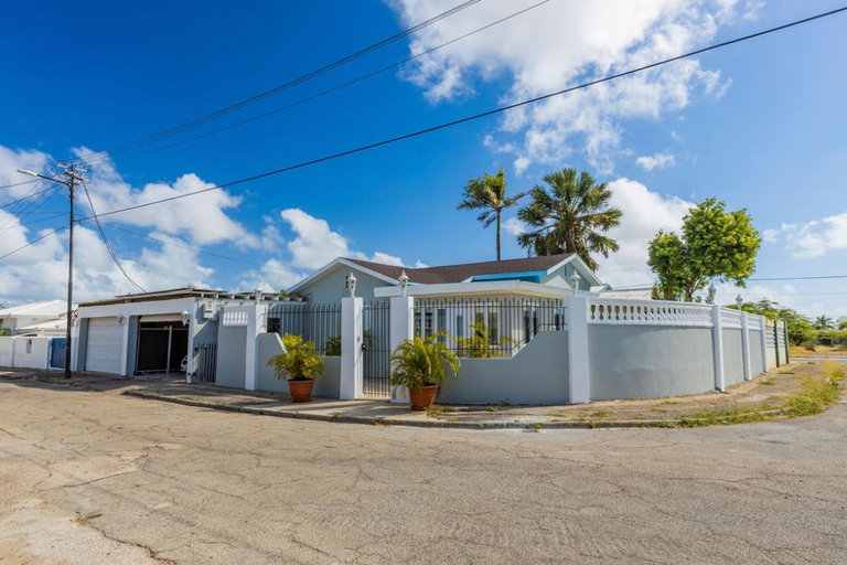 Exterior & Views 2, 3BR Home w Pool in Downtown 5min Walk 2 Beach