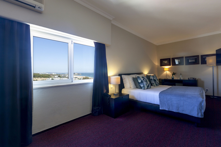 Bedroom 3, Carcavelos Beach Hotel, Cascais