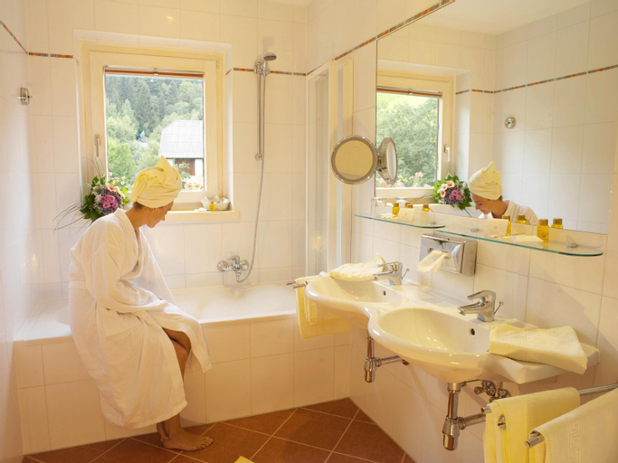 Bathroom 13