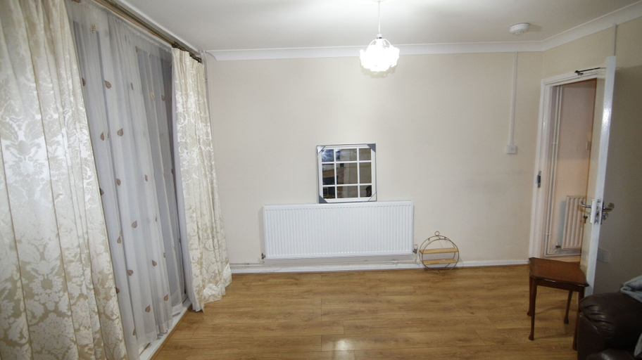 Others 3, Stay8 Sleeps 6 With Street Parking, Birmingham