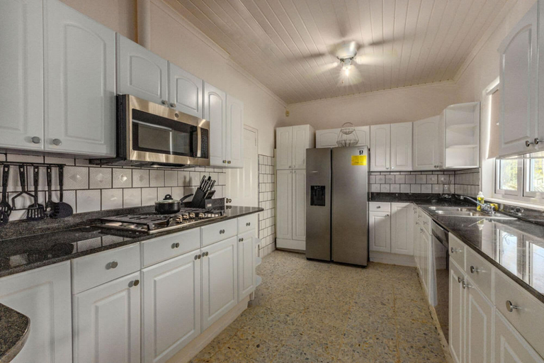 Others 4, 3BR Home w Pool in Downtown 5min Walk 2 Beach