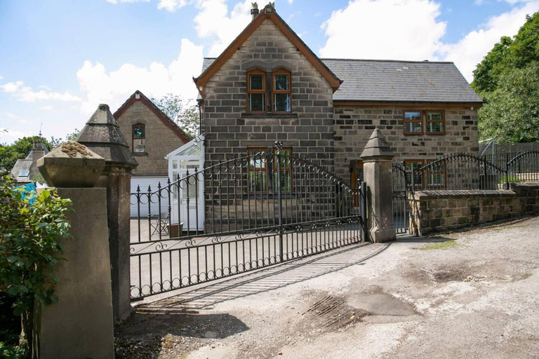 Exterior & Views 2, Remarkable 4-bed House Near Leeds Airport, Leeds