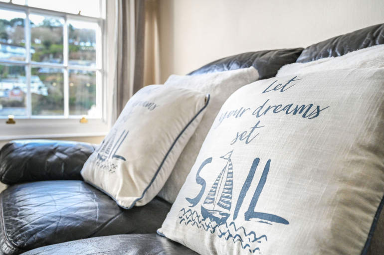 Bedroom 2, 3bed Apartment Sleeps 5- Parking, Wifi, Near Beach, Cornwall