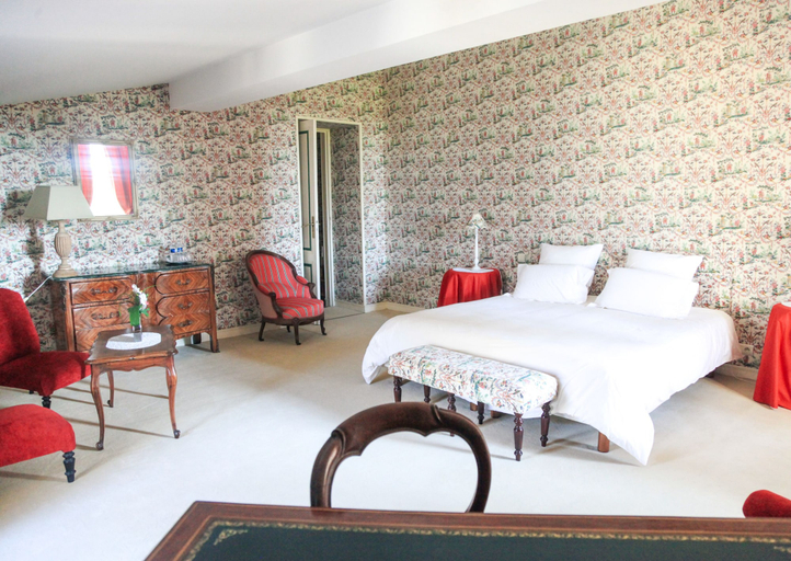 Bedroom 3, Château Sénailhac, Gironde