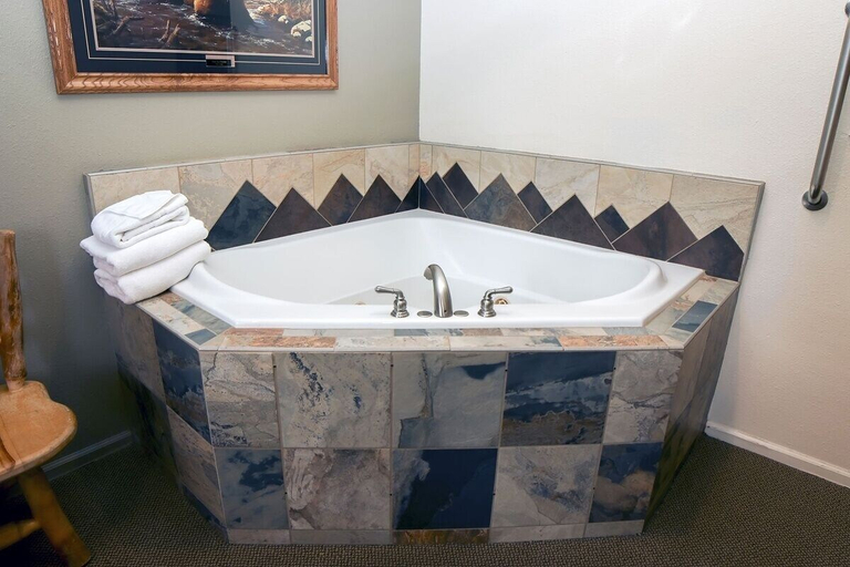 Bathroom, Fawn Valley Inn: 101 Condo, Larimer