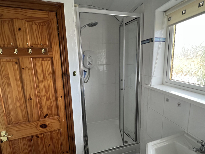 Bathroom 4, Carlisle the Cathedral City and Gateway in Cumbria, Cumbria